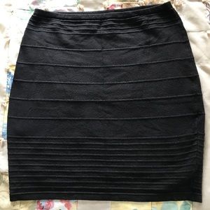 Stretchy black skirt